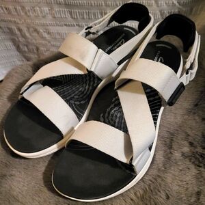 Clark's Cloudsteppers Womens Casual White Sandals. Size 9